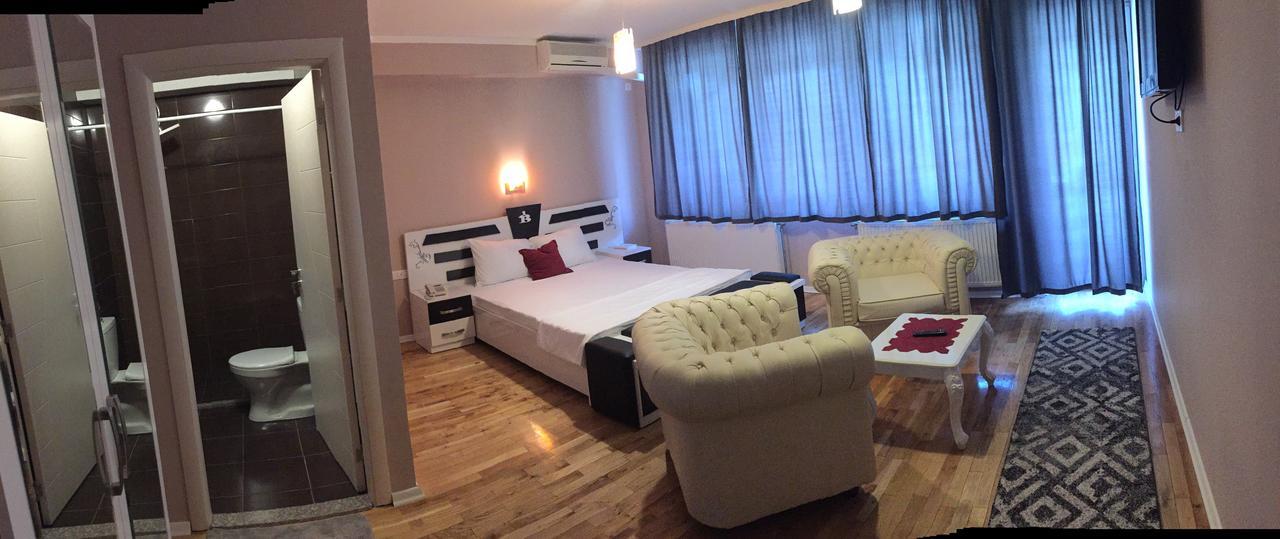 Hotel Bavaria Pristina Extérieur photo