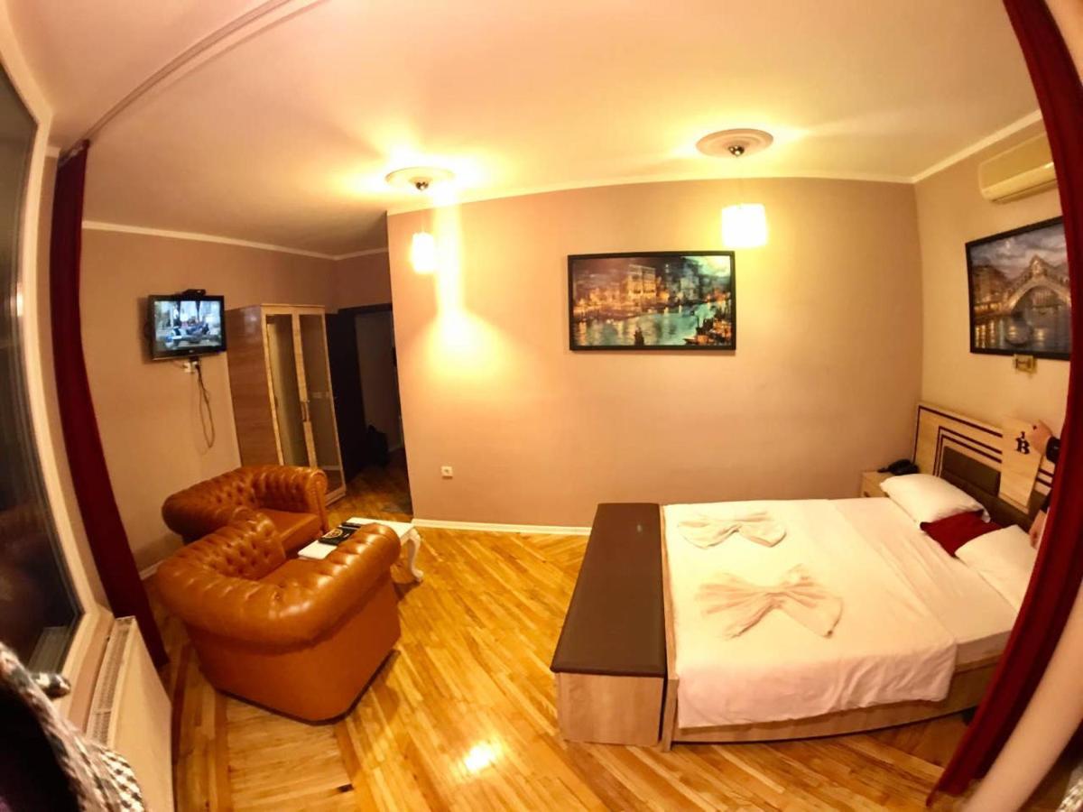 Hotel Bavaria Pristina Extérieur photo